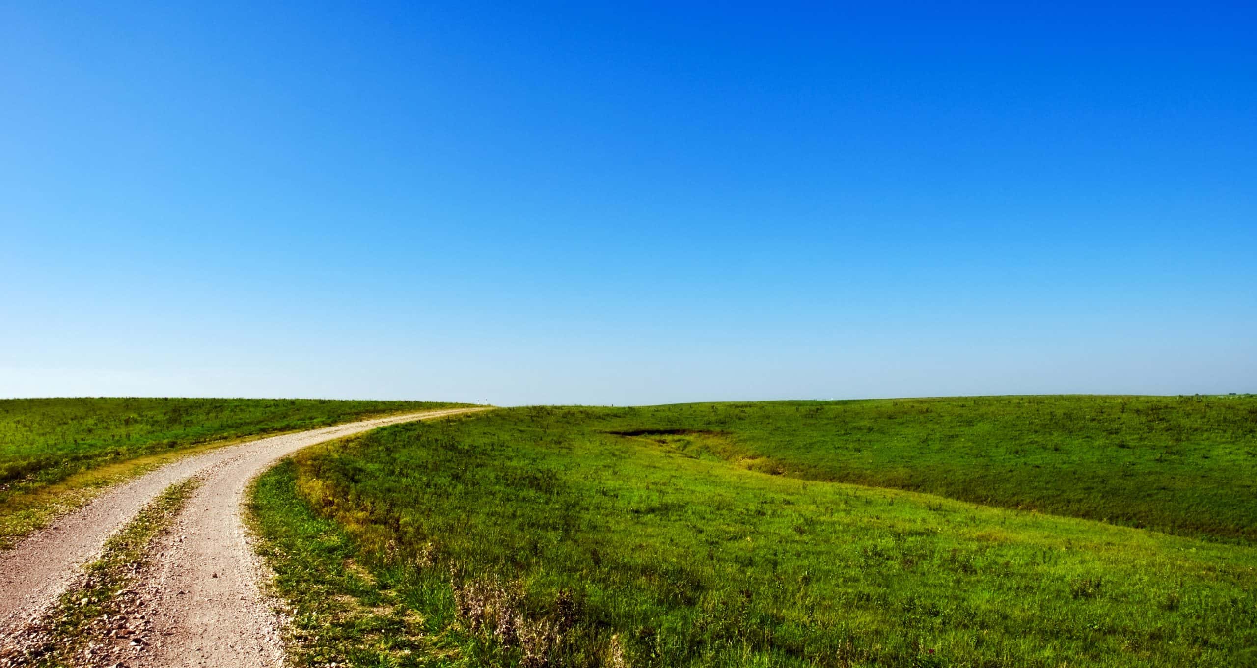 curving road in the Flint Hills of Kansas, Unbound Gravel country.